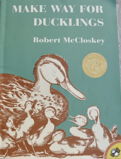 Copertina  Make way for ducklings